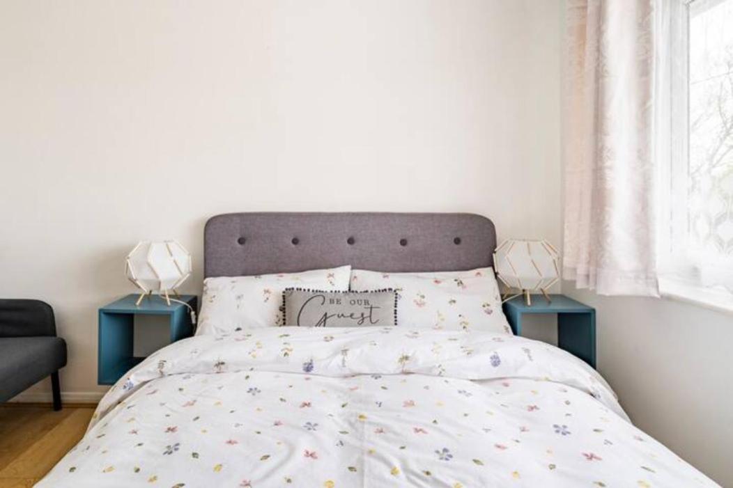 Luton Airport House In Quiet And A Very Pleasant Area, Near London Luton Airport Luton (Bedfordshire) Exterior foto