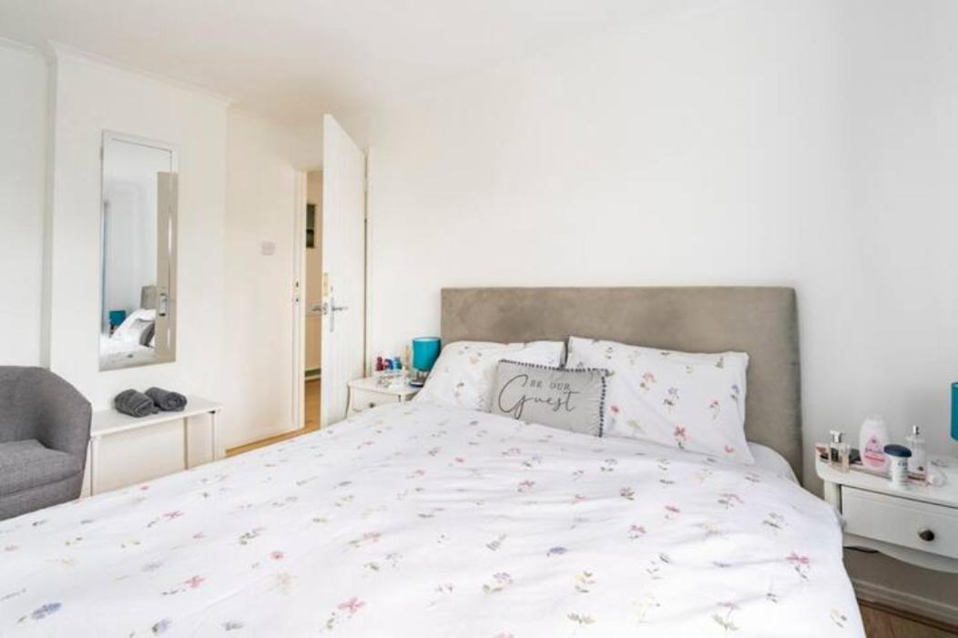 Luton Airport House In Quiet And A Very Pleasant Area, Near London Luton Airport Luton (Bedfordshire) Exterior foto