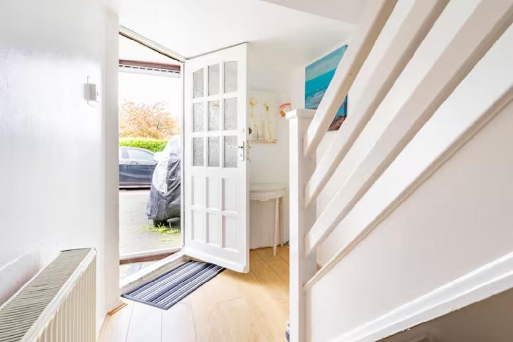 Luton Airport House In Quiet And A Very Pleasant Area, Near London Luton Airport Luton (Bedfordshire) Exterior foto
