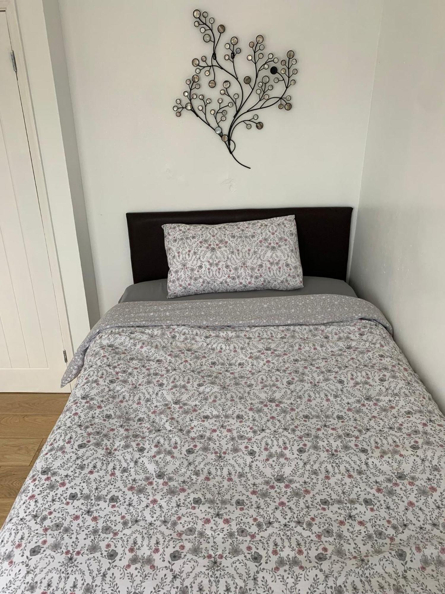 Luton Airport House In Quiet And A Very Pleasant Area, Near London Luton Airport Luton (Bedfordshire) Exterior foto