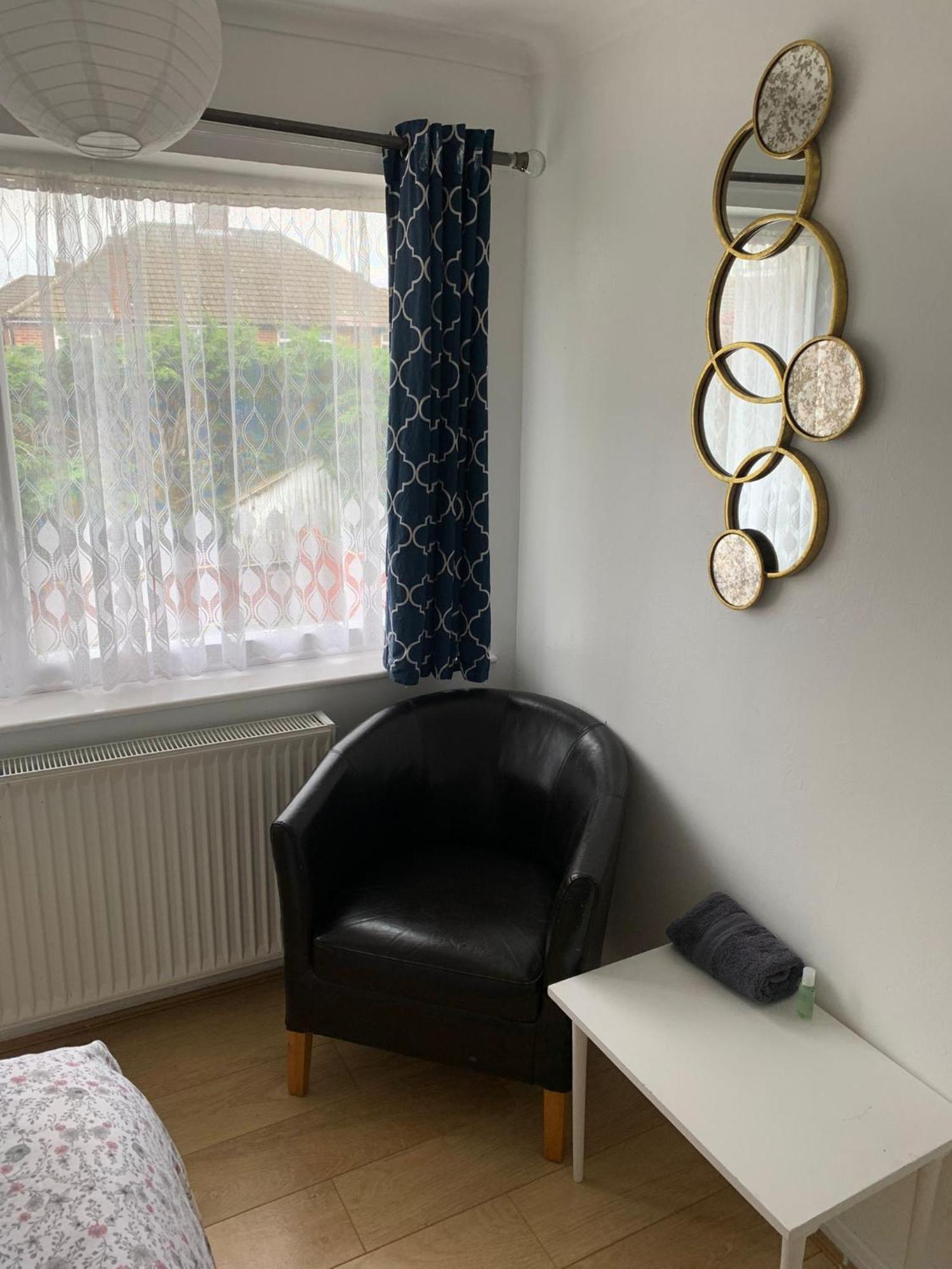 Luton Airport House In Quiet And A Very Pleasant Area, Near London Luton Airport Luton (Bedfordshire) Habitación foto
