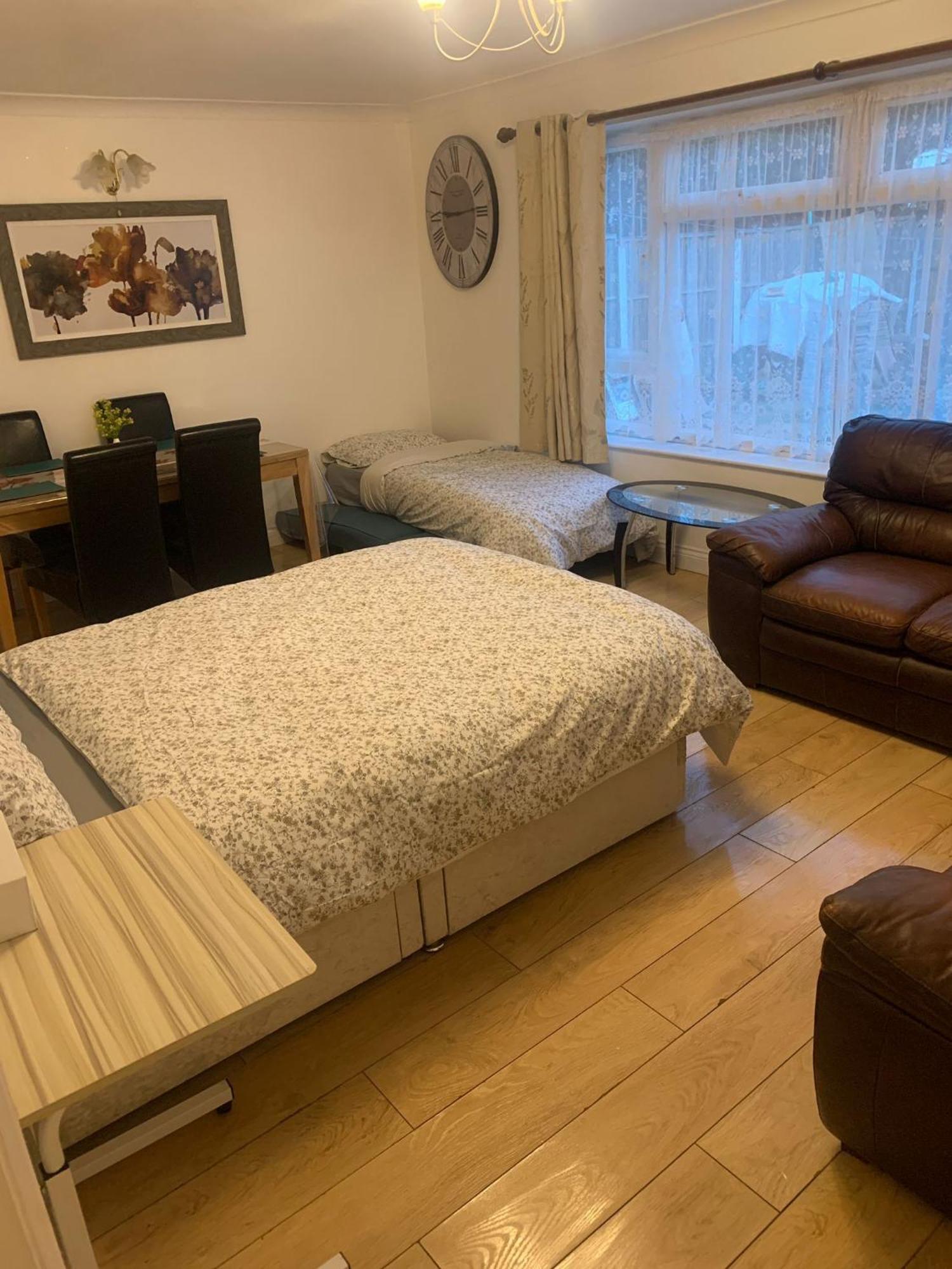 Luton Airport House In Quiet And A Very Pleasant Area, Near London Luton Airport Luton (Bedfordshire) Habitación foto