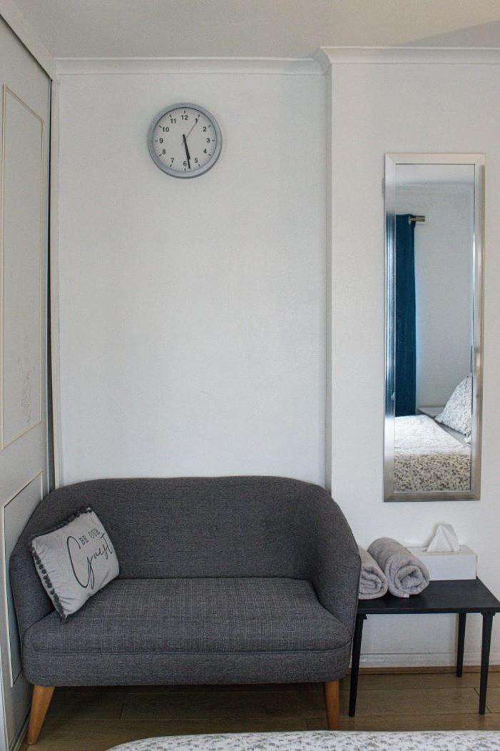 Luton Airport House In Quiet And A Very Pleasant Area, Near London Luton Airport Luton (Bedfordshire) Habitación foto
